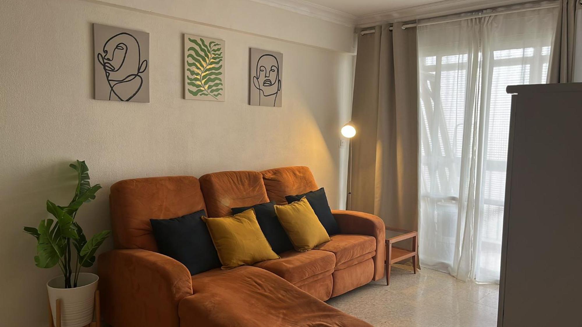 Cozy Apartment Next To Center Seville Exterior photo